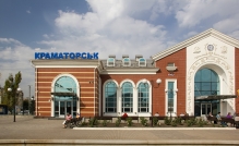  фрагмент фасаду зі сторони перону