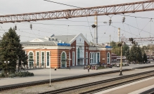 фасад зі сторони перону